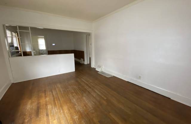 1804 E 14th St Gallery 4