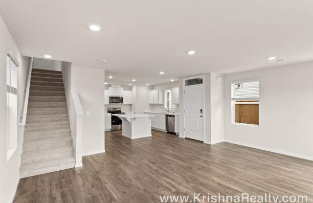 Spacious 2-Year-Old NEW CONSTRUCTION 4-Bedroom Home with Loft, 2-Car Garage & Private Yard Gallery 4