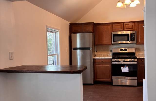 136 5th Avenue - 136 5th Avenue, Bay Shore, NY 11706 136 5th Avenue - 136 5th Avenue, Bay Shore, NY 11706