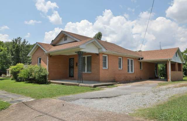 3 BD, 1 BA Charming Brick Home! Gallery 4