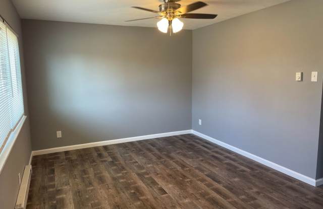 3bd/1.5 Bath Condo in Hazelwood - Remodeled with new Cabinets & New Appliances Gallery 3
