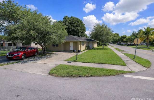 2434 NW 66th St photos photos