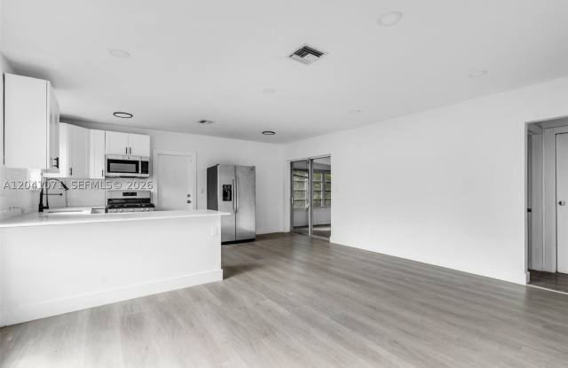 6831 Greene St Gallery 4