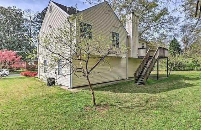 Room in 5 Bedroom Home at Oak Dr Gallery 3