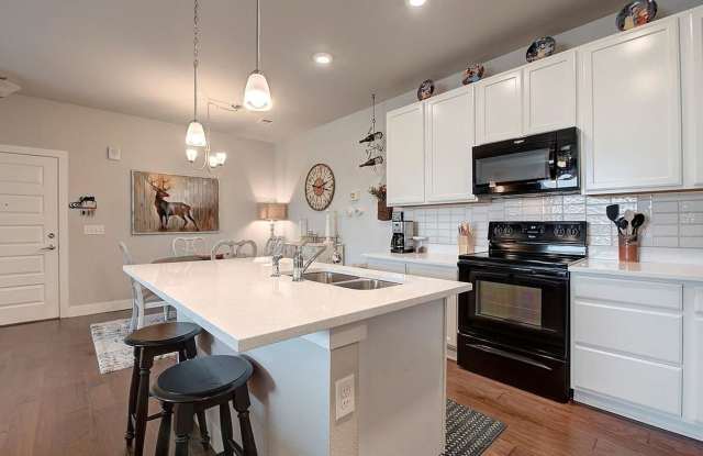 3 Bedroom Condo in Arvada Gallery 3