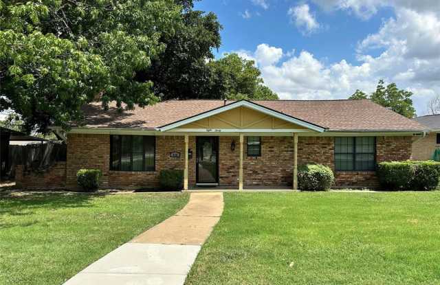830 Windsor Place - 830 Windsor Place, Grand Prairie, TX 75051