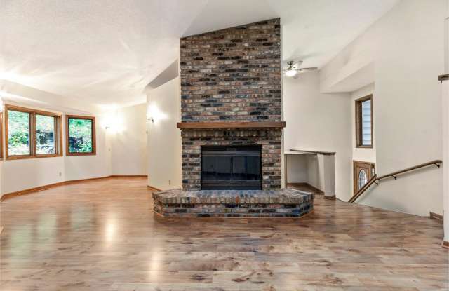5546 Village Drive Gallery 3