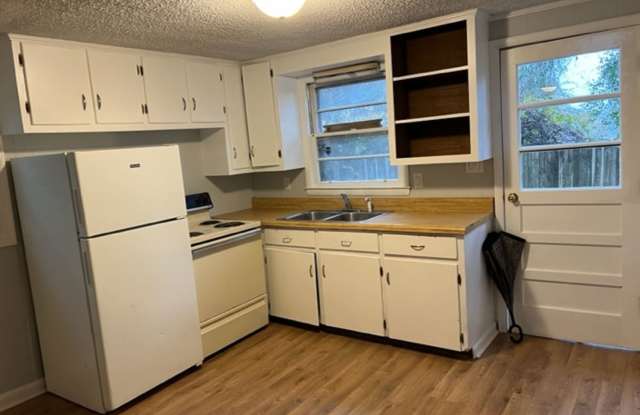 1 bed 1 bath off W. Broad St photos photos