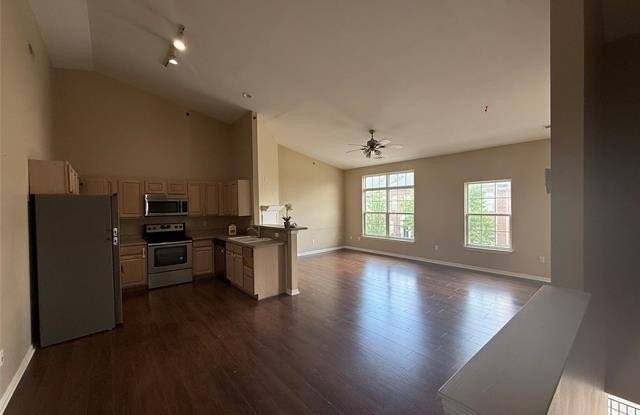 14586 Vauxhall Drive Gallery 2
