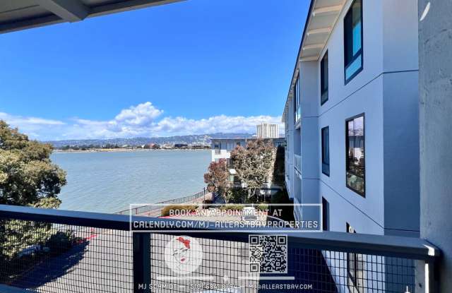 Sunny Top Floor Studio with amazing water views, Includes water, garbage, and 1 parking spot! - 7 Captain Drive, Emeryville, CA 94608