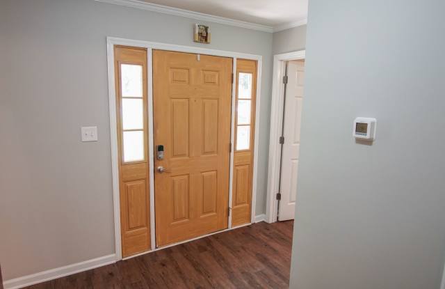 Lakeside Schools/Rehabbed and Ready for Move In. (NO PETS) Gallery 3