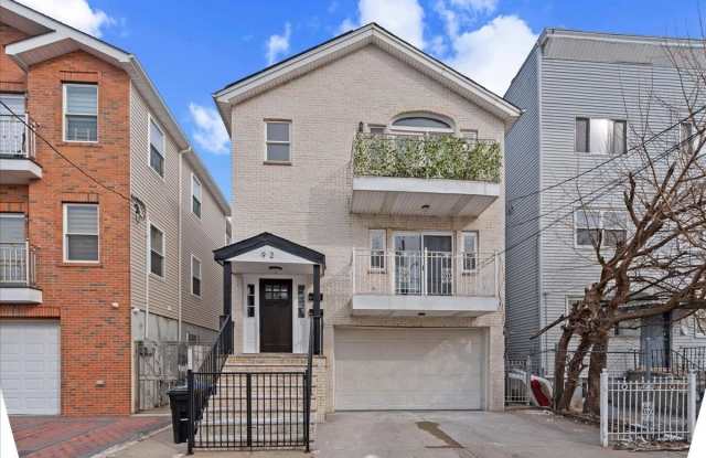 92 ARMSTRONG AVE photos photos