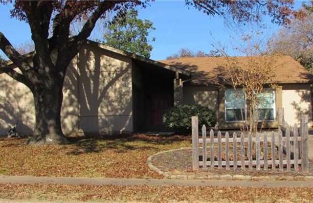 9908 Edmund Drive - 9908 Edmund Drive, Benbrook, TX 76126