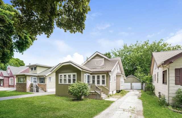 2461 N 58th St photos photos