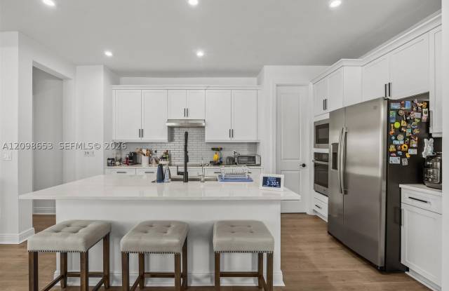 27033 SW Viterbo Way Gallery 3