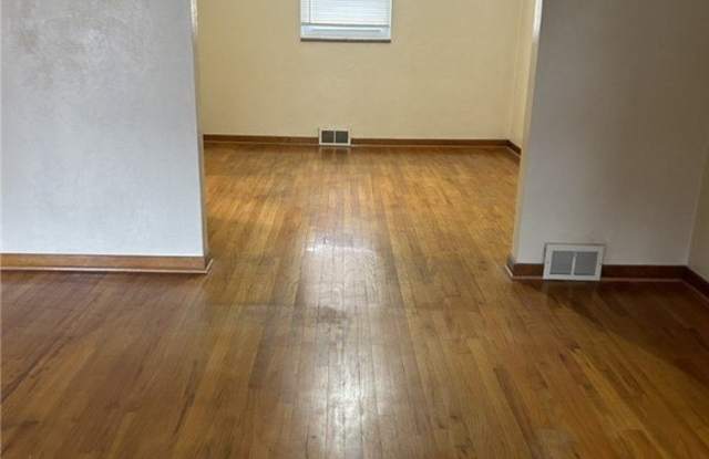 800 Greenfield Ave. Gallery 4