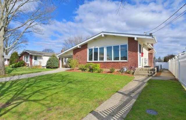 10 Pickwick Drive S - 10 Pickwick Drive South, Hicksville, NY 11801