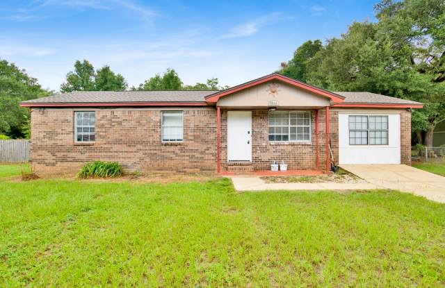 4 Bed Home with Large Yard photos photos