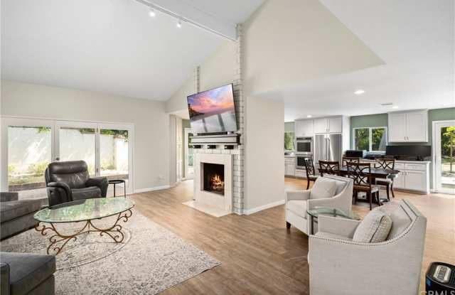 5720 E River Valley Gallery 2