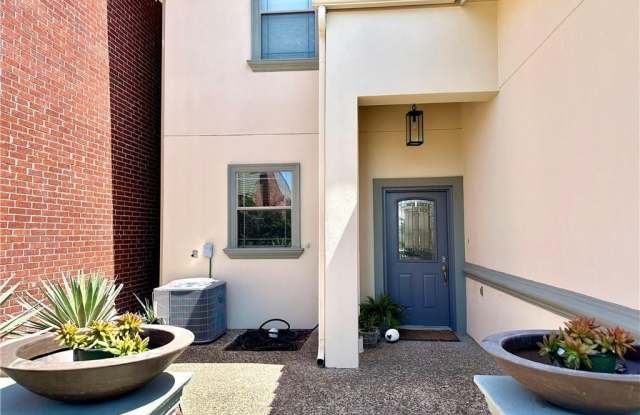 203 San Saba Street Gallery 2