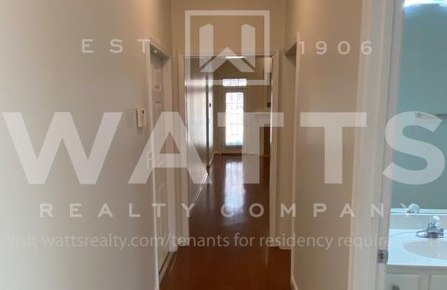 3 Bedroom Townhome Near Chelsea Gallery 4