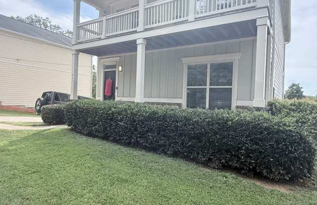 Spacious 5BR/5BA Athens Home with LVP Flooring & Stainless Steel Appliances Gallery 3