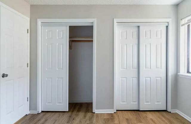 2 Bedroom, 1 Bathroom Unit / Newly Renovated- Hillsdale Apartments Gallery 3