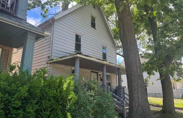 Charming 3-Bedroom Property in Prime Location Gallery 4