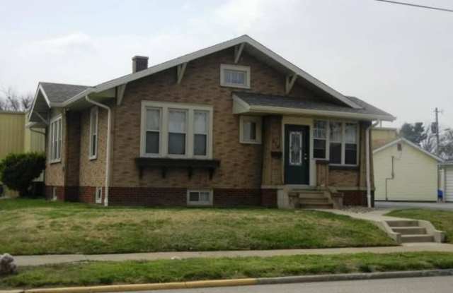 Available Now: 2 Bed 2 Bath - 314 West Main Street, Mascoutah, IL 62258