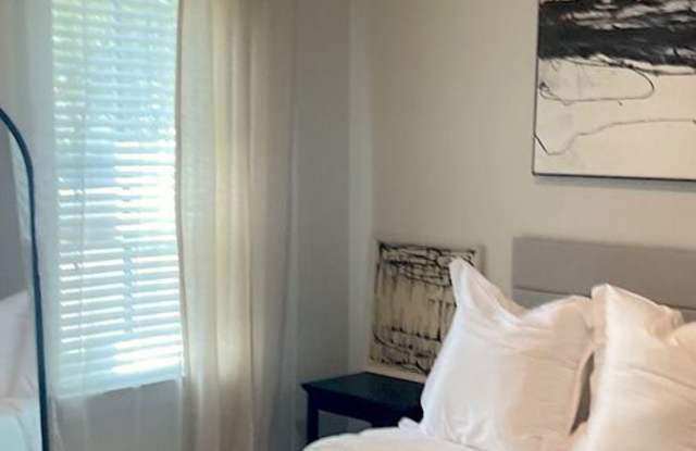 UPSCALE 2 BED/1.5 BATH APARTMENT IN THE HEART OF SAVANNAH! Gallery 4