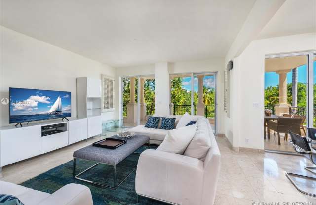 19121 Fisher Island Dr Gallery 2