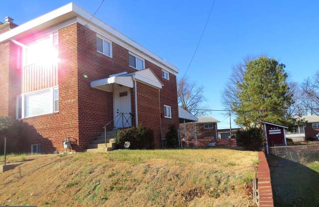5129 CHILLUM PLACE NE Gallery 2