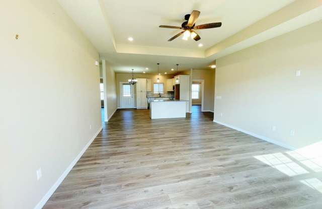 Beautiful 4/2.5 home in convenient location Gallery 3