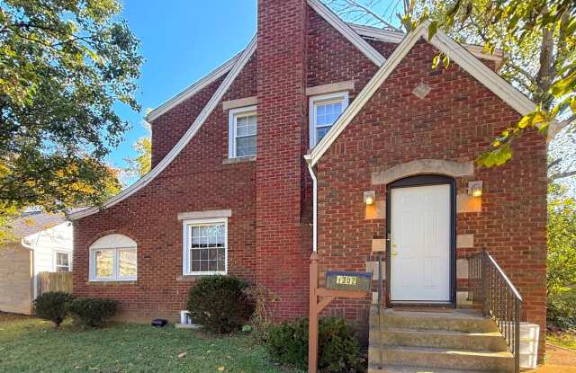 **August 2027** Amazing Location Near IU campus!! Spacious 7 Bed, 2 Bath House!! Gallery 1