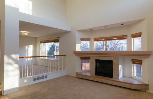 4560 Maroon Circle Gallery 3