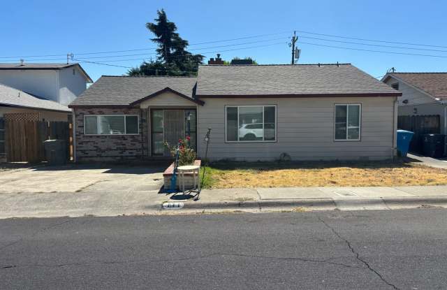 Spacious 4-Bedroom Home Near Downtown Vacaville Gallery 1