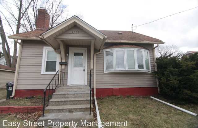 1009 W. 10th St. - 1009 West 10th Street, Davenport, IA 52804