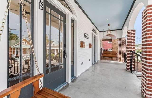 623 SEGUIN Street Gallery 3