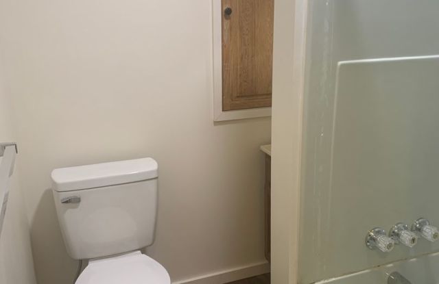 3 Bedroom 1 Bath West End of York City Gallery 4