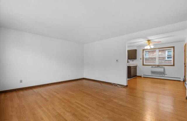 4520 N Seeley photos photos