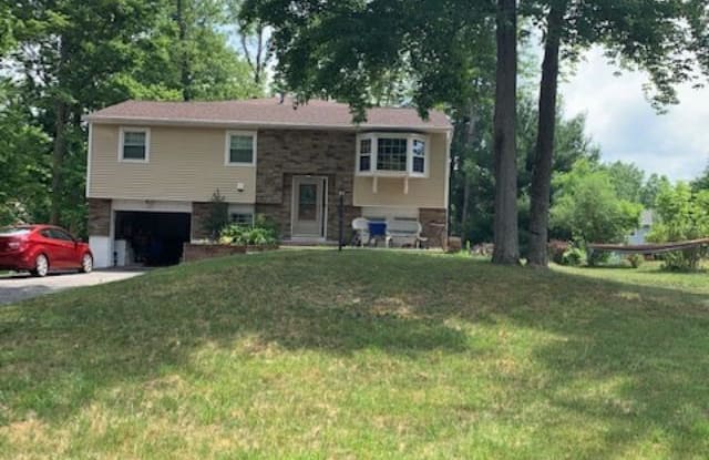28 GARLING DR - 28 Garling Drive, Albany County, NY 12110