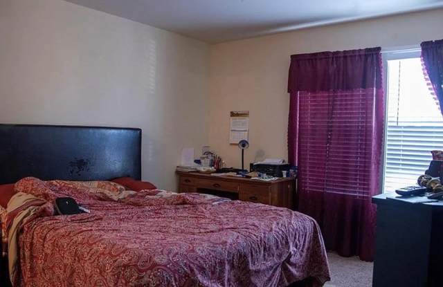 Room in 3 Bedroom Home at Plaza Walk Dr Gallery 4