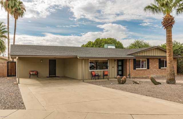 1911 E LAWRENCE Road - 1911 East Lawrence Road, Phoenix, AZ 85016