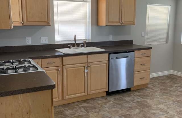 Now Only $1795! 2 Bed 1 Bath House for Rent in Clearfield! Gallery 4