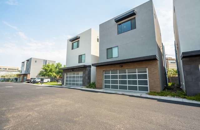 2825 North 42nd Street - 2825 N 42nd St, Phoenix, AZ 85018