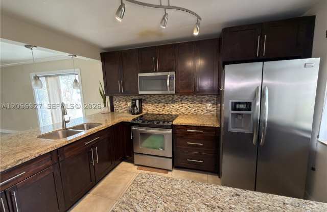 320 Racquet Club Rd photos photos