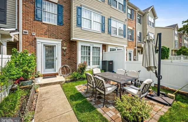 4268 MAPLE PATH Circle Gallery 3