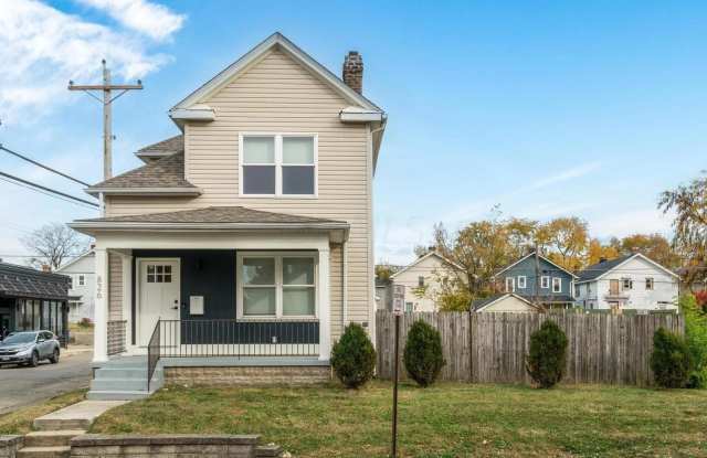 Elegant 3 Bed / 1.5 Bath Renovated Home in the Heart of Southern Orchards photos photos