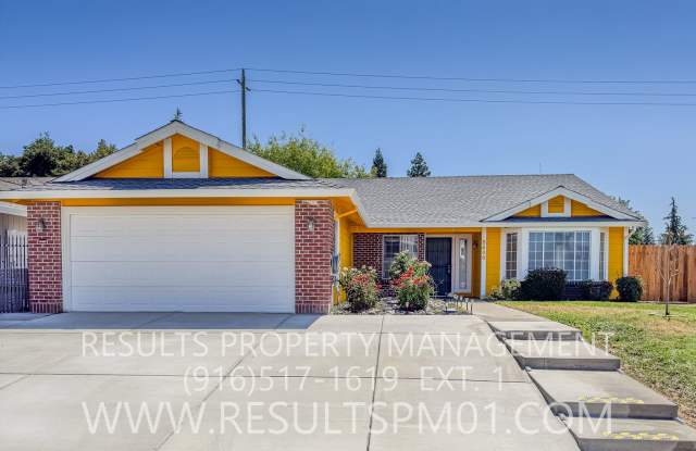 Spacious 4 Bedroom on corner lot photos photos