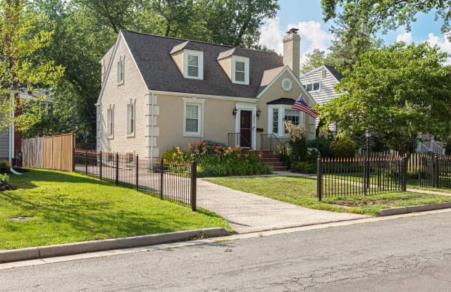 2900 Meadow Lane - 2900 Meadow Lane, West Falls Church, VA 22042